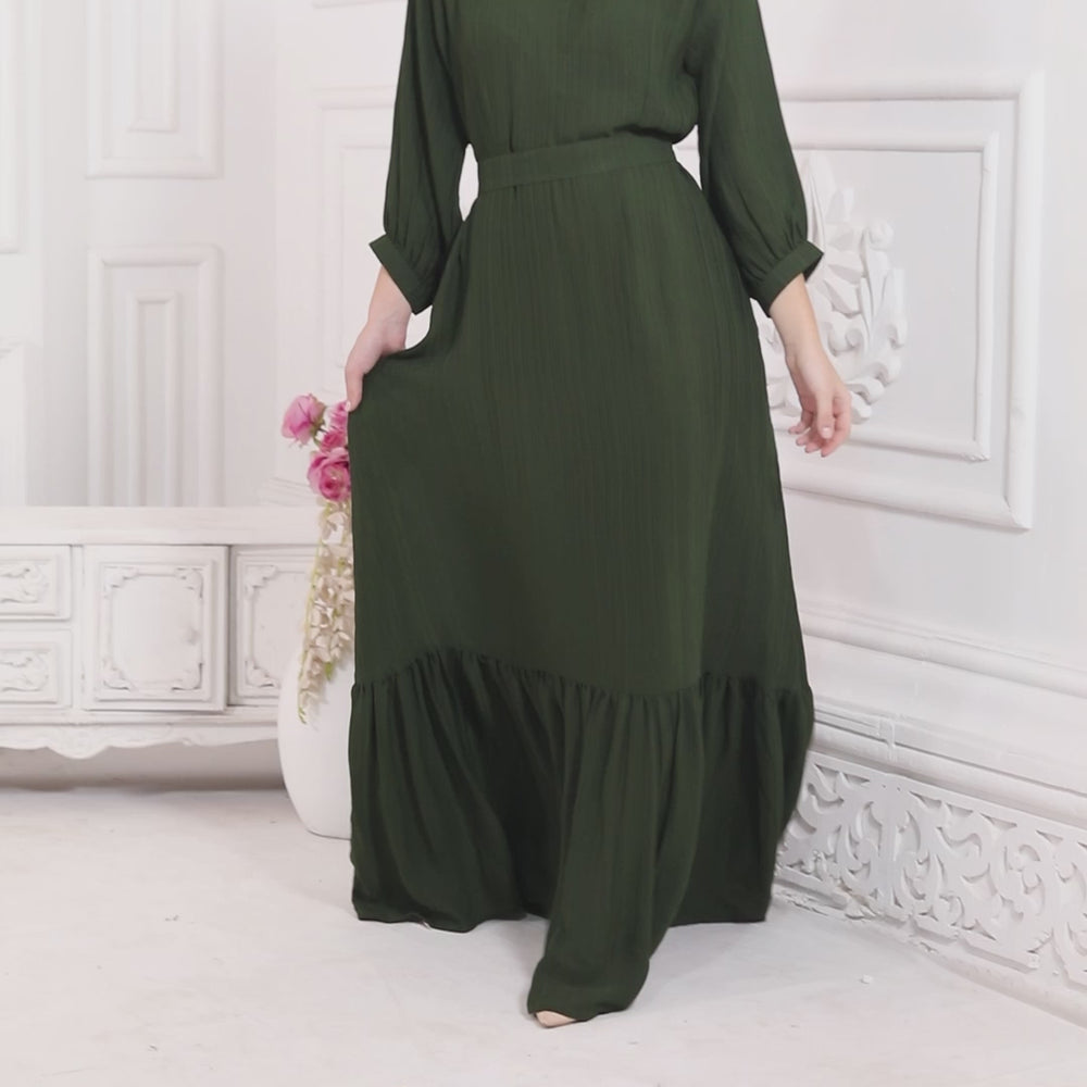 
                  
                    Charger et lire la vidéo dans la visionneuse de la galerie, Classic Partywear Dark Green Dress with Bottom Frills
                  
                